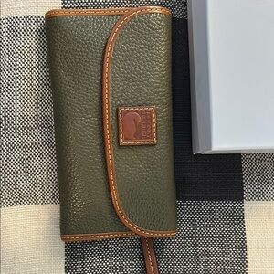 Dooney and Bourke Olive Green Leather Wallet